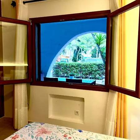 Con Jardin Individual Y Piscina Apartment *