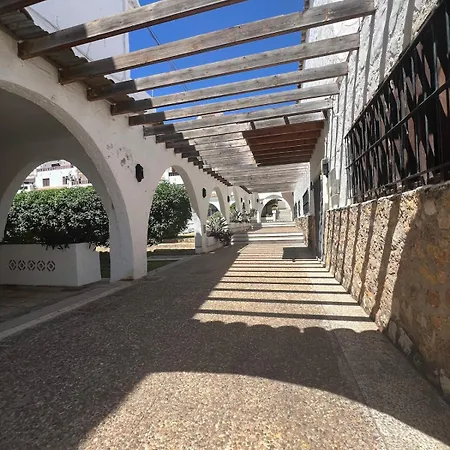 Con Jardin Individual Y Piscina
